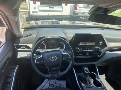 2024 Toyota Highlander LE