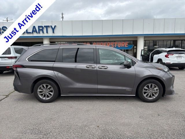 2021 Toyota Sienna XLE