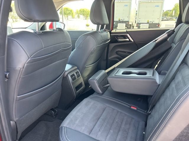 2023 Mitsubishi Outlander SE