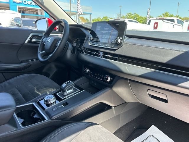 2023 Mitsubishi Outlander SE