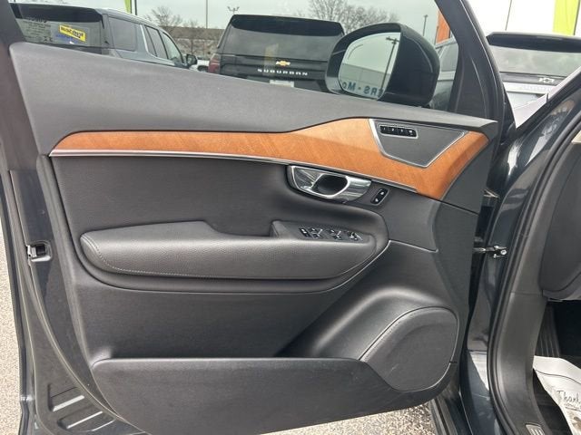 2021 Volvo XC90 Momentum