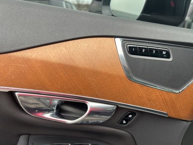 2021 Volvo XC90 Momentum