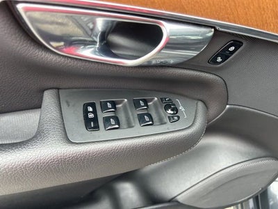 2021 Volvo XC90 Momentum