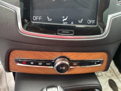 2021 Volvo XC90 Momentum