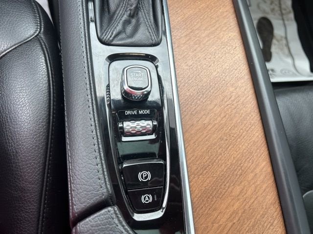 2021 Volvo XC90 Momentum