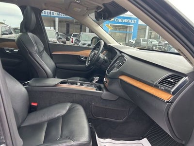 2021 Volvo XC90 Momentum