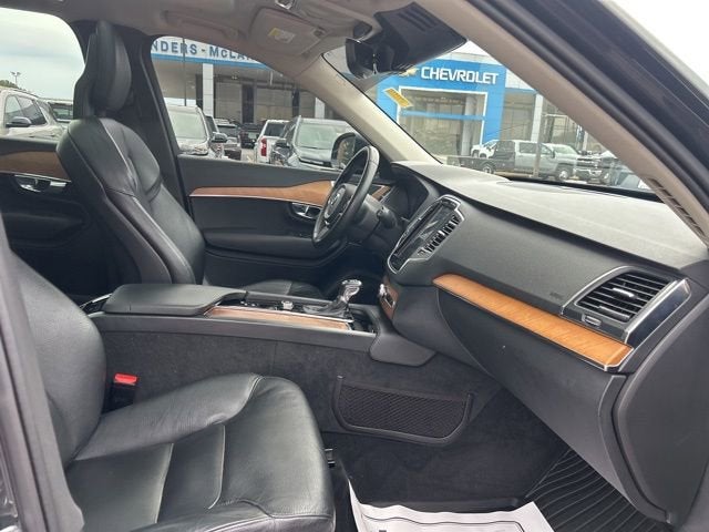 2021 Volvo XC90 Momentum