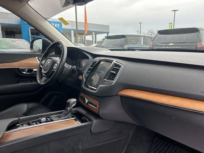 2021 Volvo XC90 Momentum