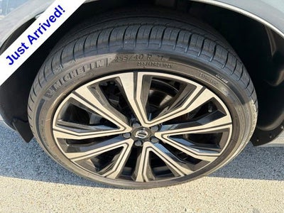 2023 Volvo XC60 B5 Ultimate Bright Theme