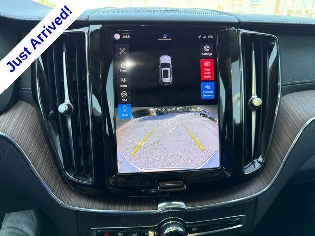 2023 Volvo XC60 B5 Ultimate Bright Theme