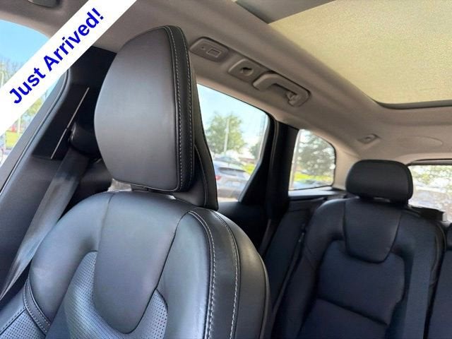 2023 Volvo XC60 B5 Ultimate Bright Theme