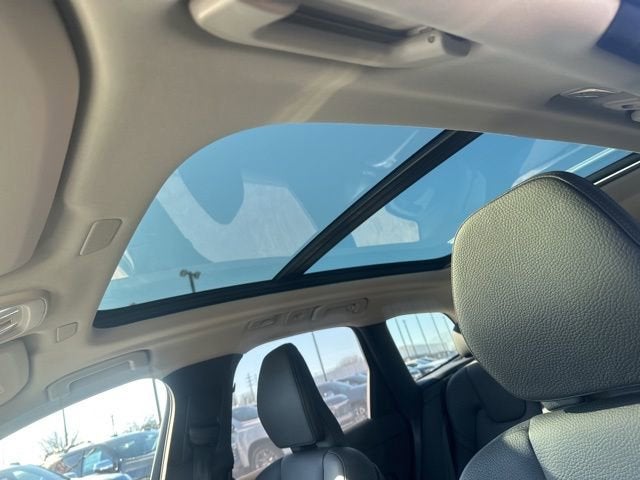 2025 Volvo XC60 Plus