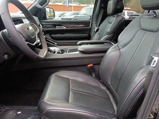 2023 Jeep Wagoneer Base