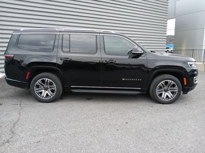 2023 Jeep Wagoneer Base