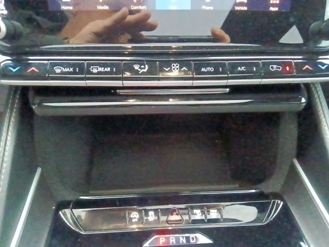 2023 Jeep Wagoneer Base