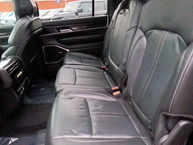 2023 Jeep Wagoneer Base