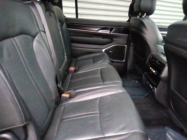 2023 Jeep Wagoneer Base