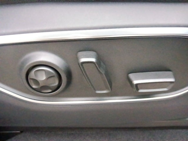 2023 Jeep Wagoneer Base