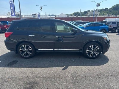 2017 Nissan Pathfinder Platinum