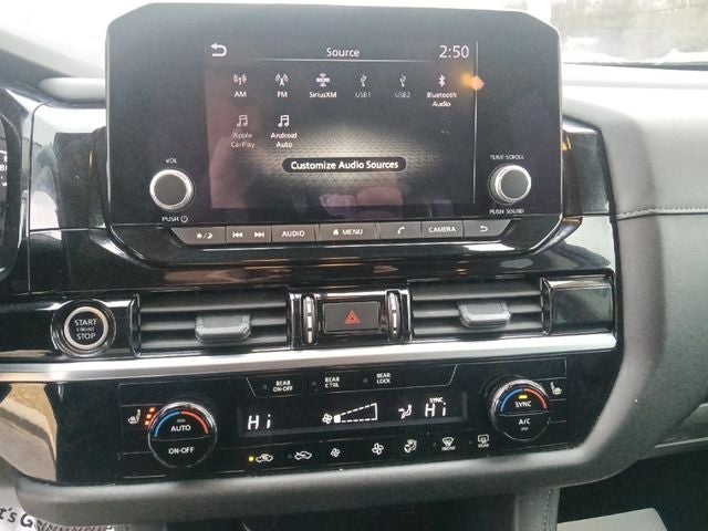 2024 Nissan Pathfinder SV