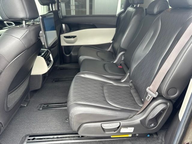 2022 Kia Carnival SX