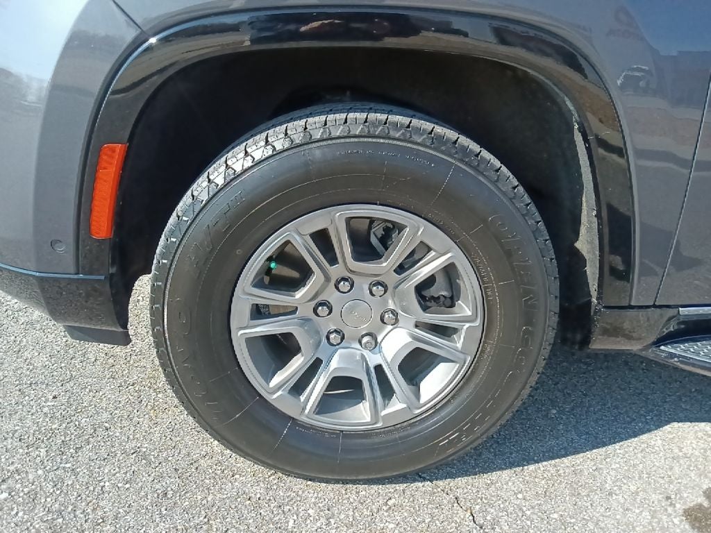 2023 Jeep Wagoneer Base