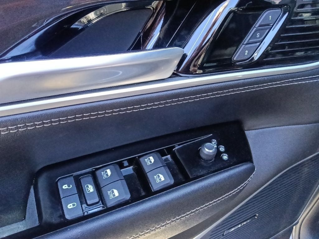 2023 Jeep Wagoneer Base