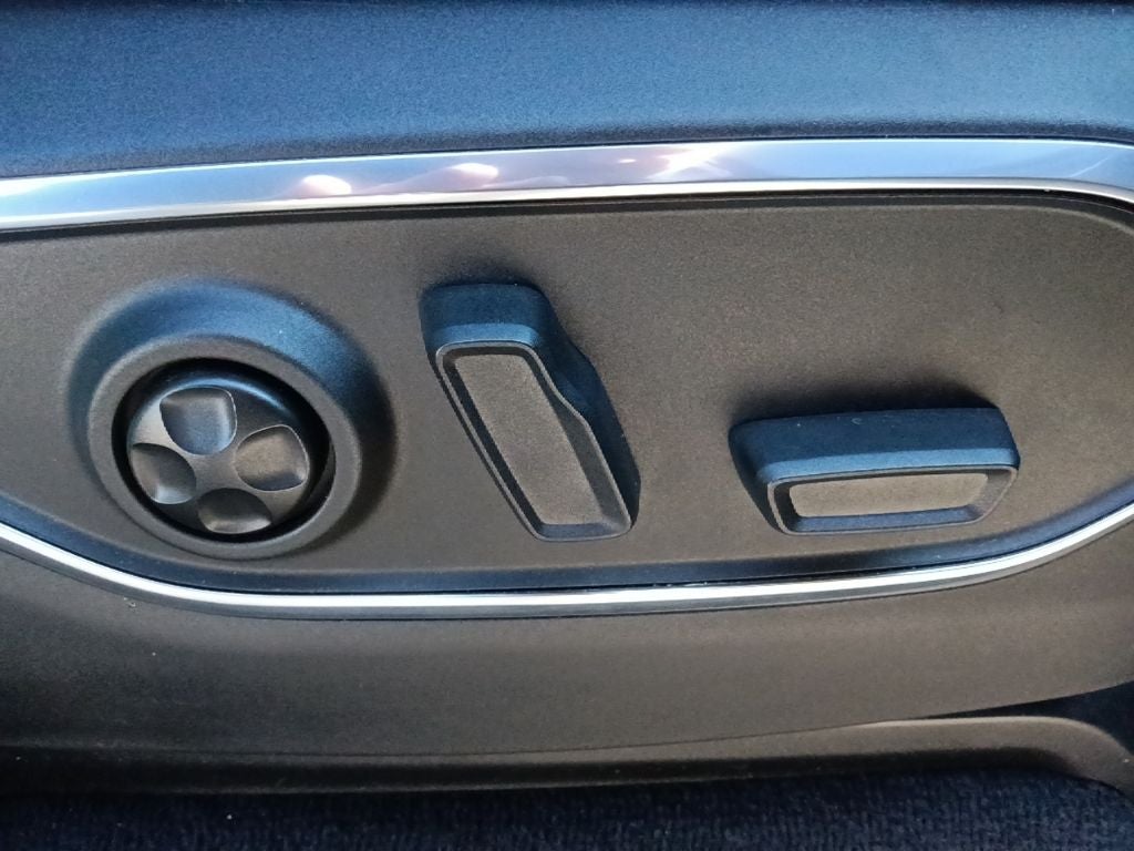 2023 Jeep Wagoneer Base