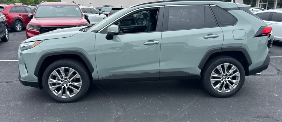 2022 Toyota RAV4 XLE Premium