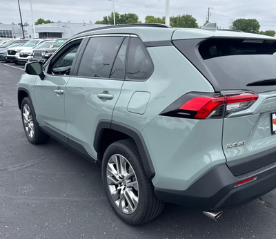 2022 Toyota RAV4 XLE Premium