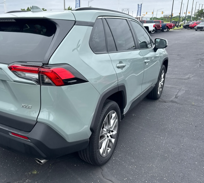 2022 Toyota RAV4 XLE Premium