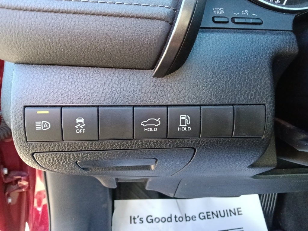 2022 Toyota Camry Hybrid LE