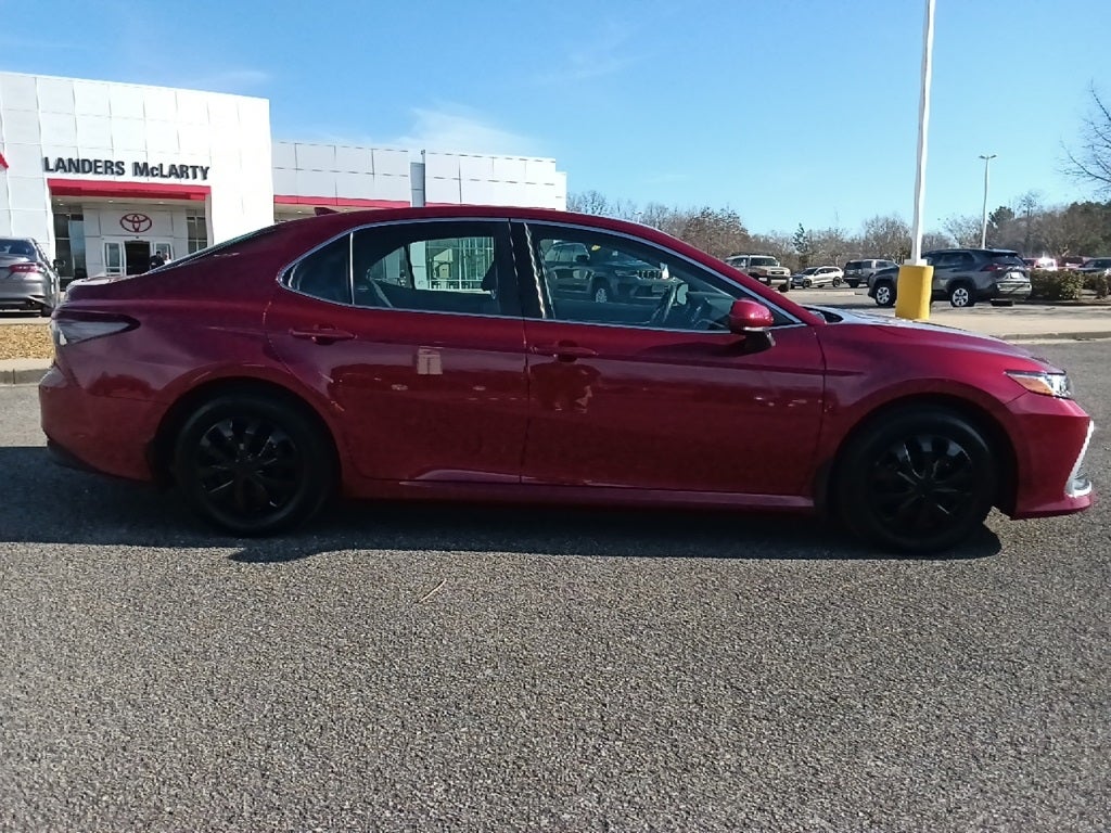 2022 Toyota Camry Hybrid LE