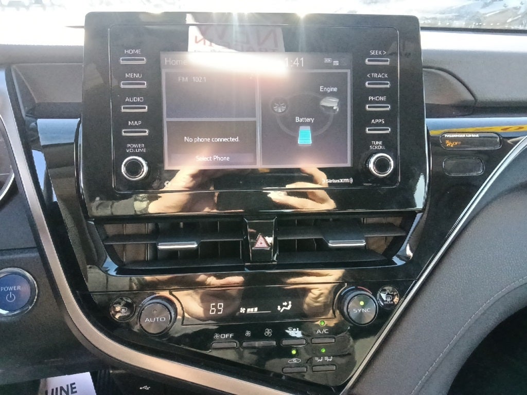 2022 Toyota Camry Hybrid LE