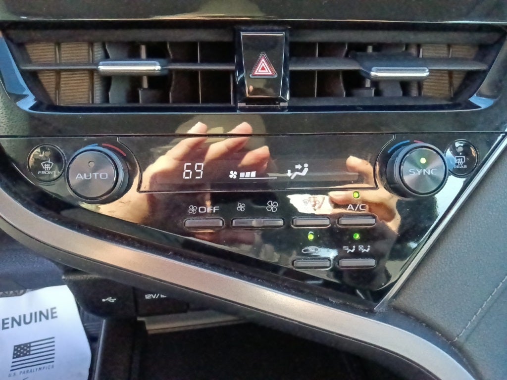 2022 Toyota Camry Hybrid LE