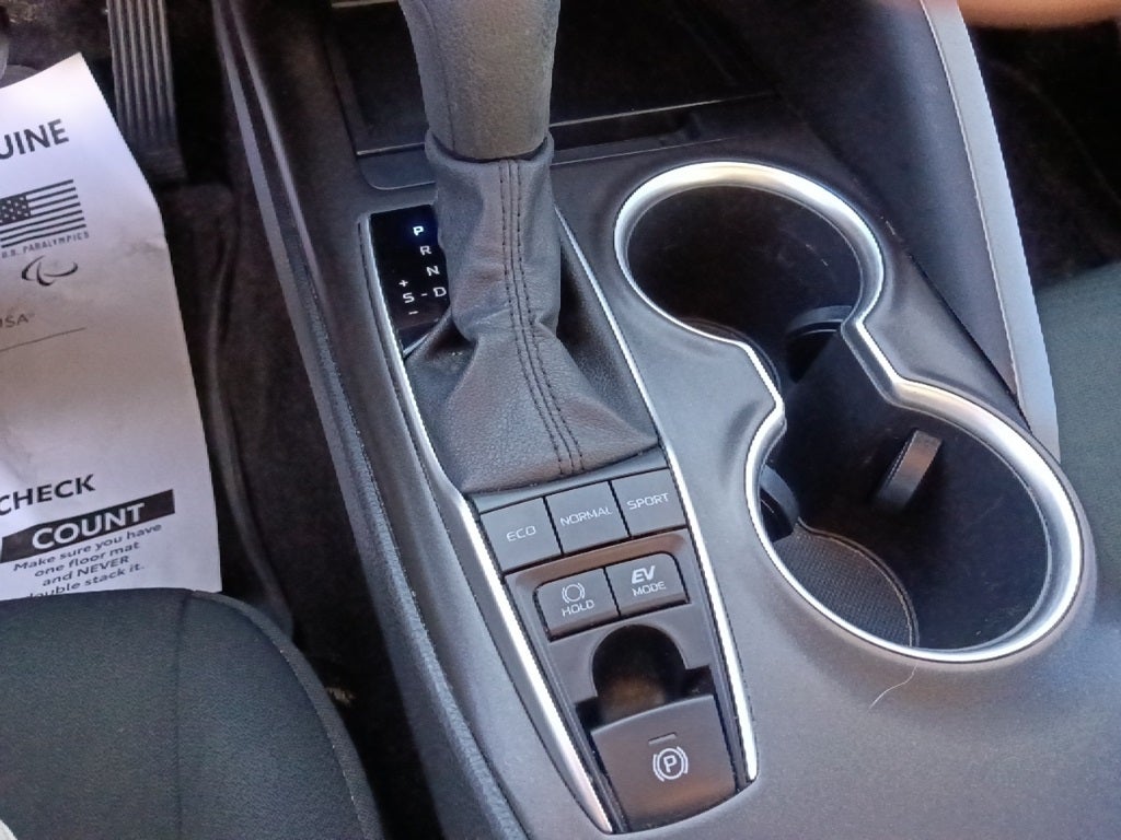 2022 Toyota Camry Hybrid LE