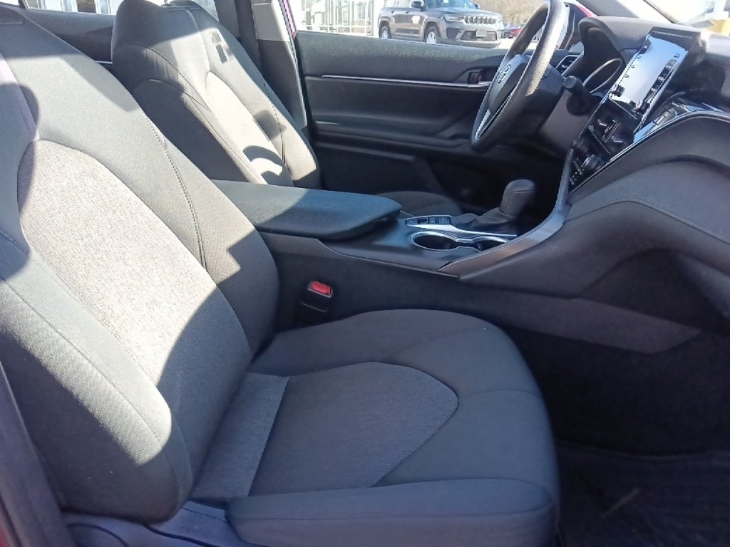 2022 Toyota Camry Hybrid LE