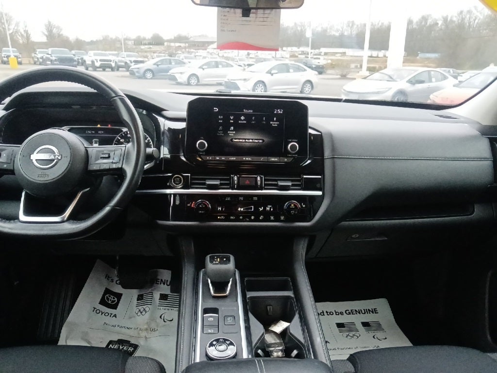 2024 Nissan Pathfinder SV