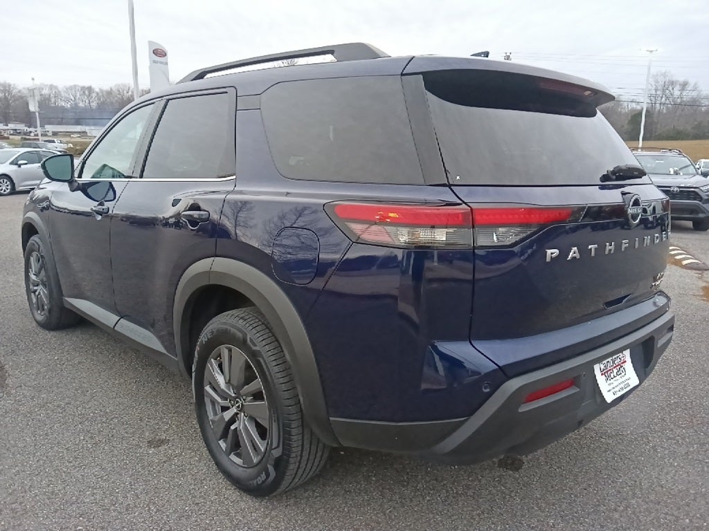 2024 Nissan Pathfinder SV