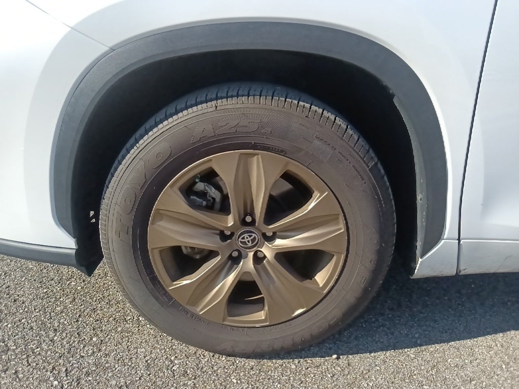 2023 Toyota Highlander Hybrid Bronze Edition