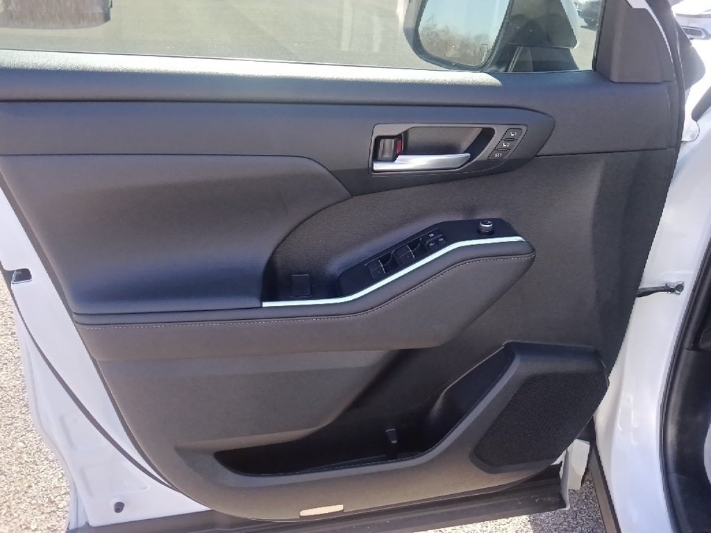 2023 Toyota Highlander Hybrid Bronze Edition