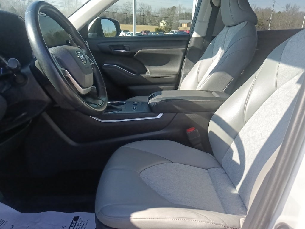 2023 Toyota Highlander Hybrid Bronze Edition