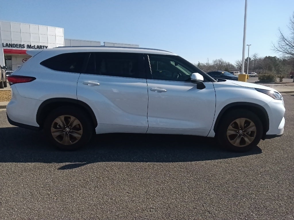 2023 Toyota Highlander Hybrid Bronze Edition