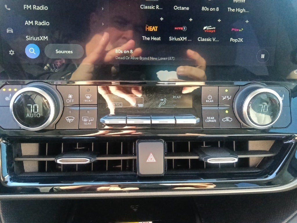 2023 Toyota Highlander Hybrid Bronze Edition