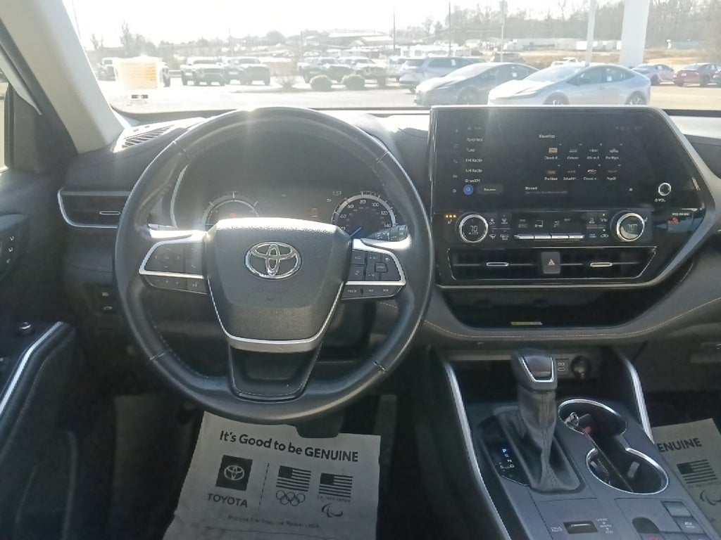 2023 Toyota Highlander Hybrid Bronze Edition