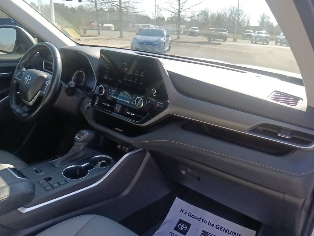 2023 Toyota Highlander Hybrid Bronze Edition