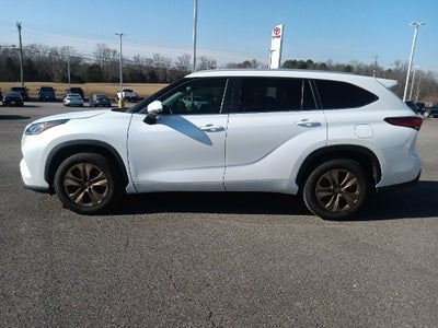 2023 Toyota Highlander Hybrid Bronze Edition