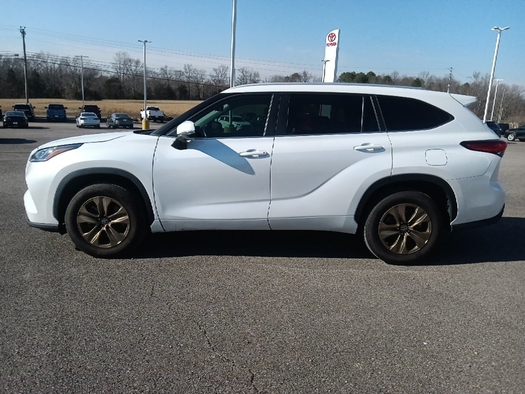 2023 Toyota Highlander Hybrid Bronze Edition