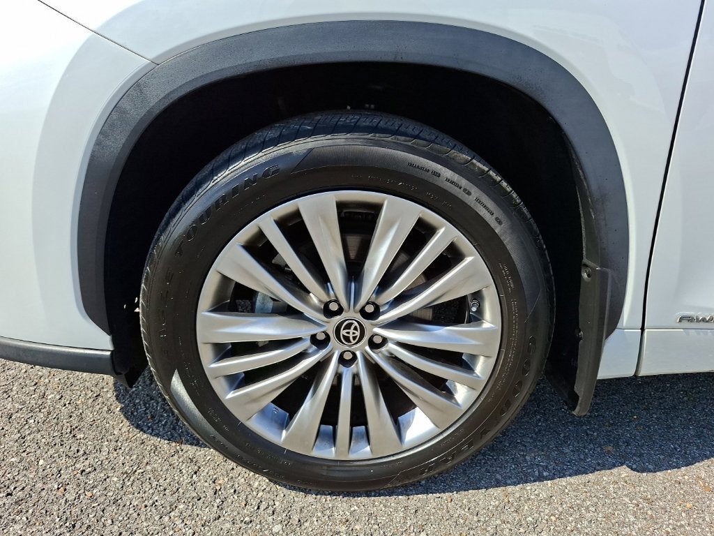 2023 Toyota Highlander Hybrid Platinum