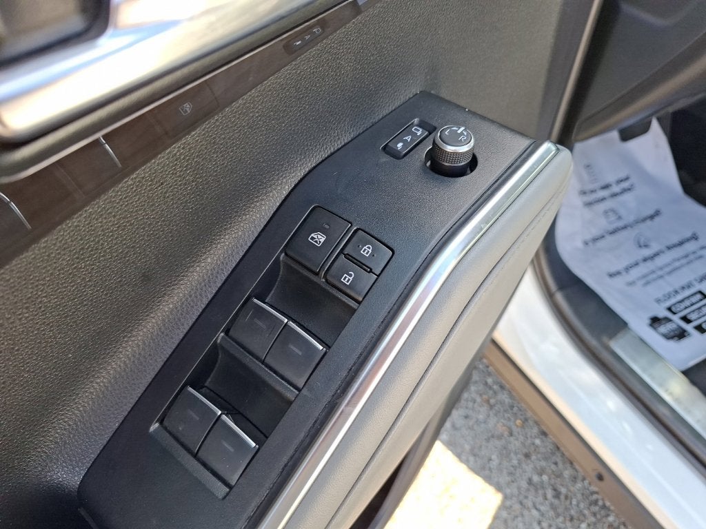 2023 Toyota Highlander Hybrid Platinum